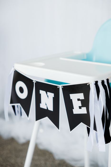 Растяжка (гирлянда) на стульчик 1 годик черно-белая