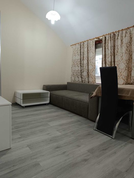 Дава се под наем Двустаен апартамент в Бургас, Център - 65 кв.м за 600 € - Снимка #1