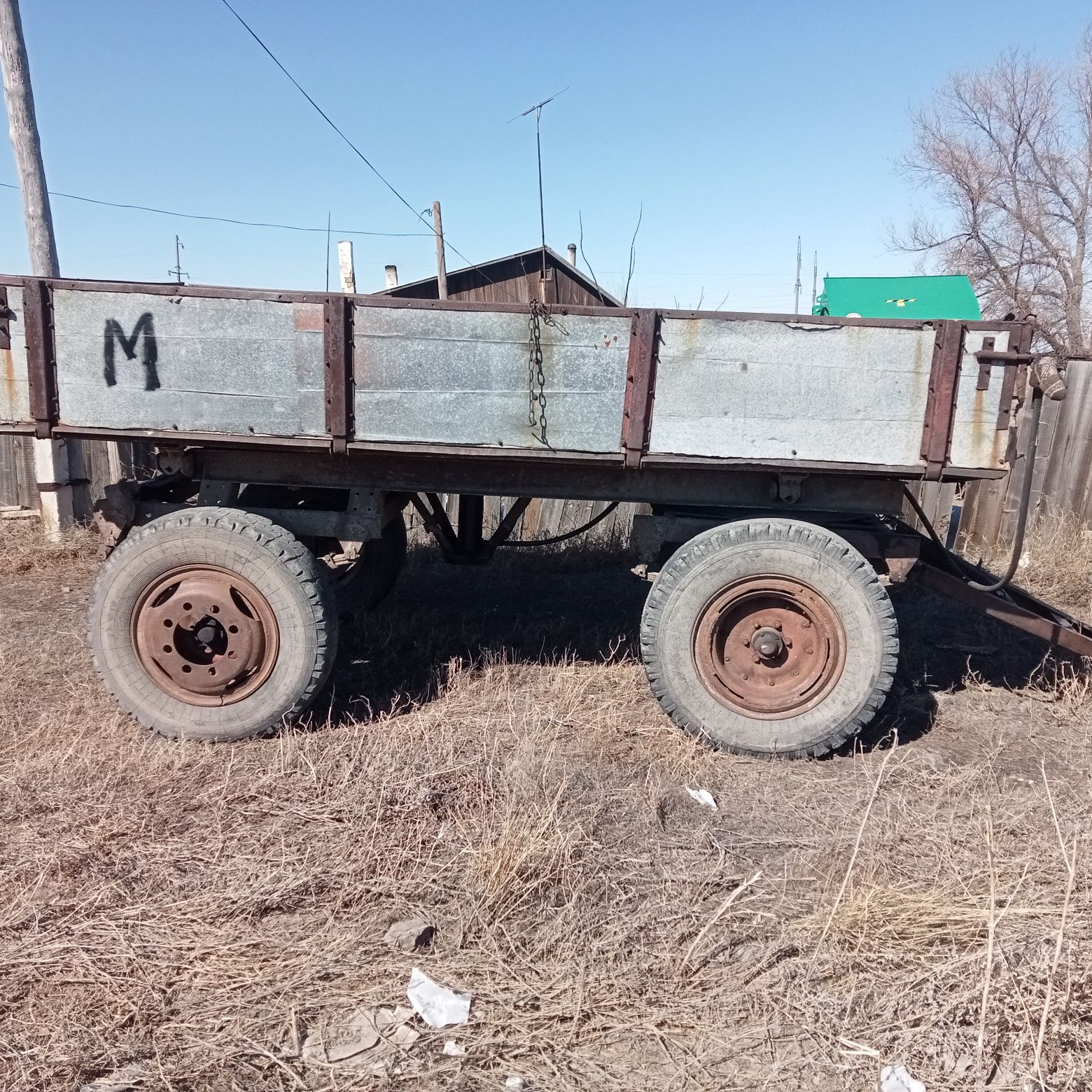 Два прицепа сеновоз и ПТС -4