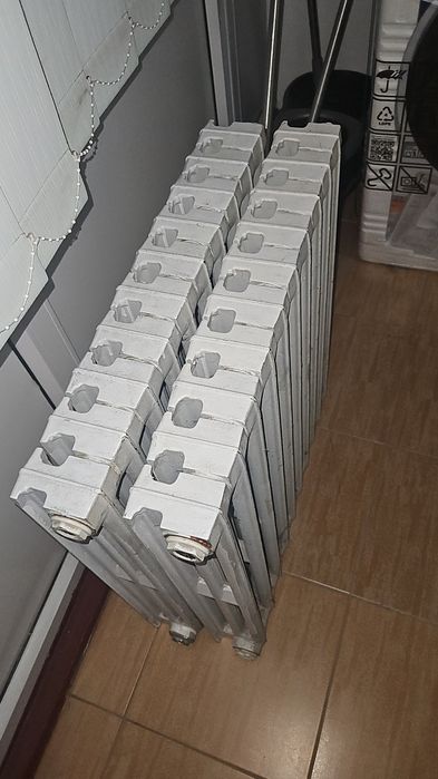 Vînd 2 calorifere fontă