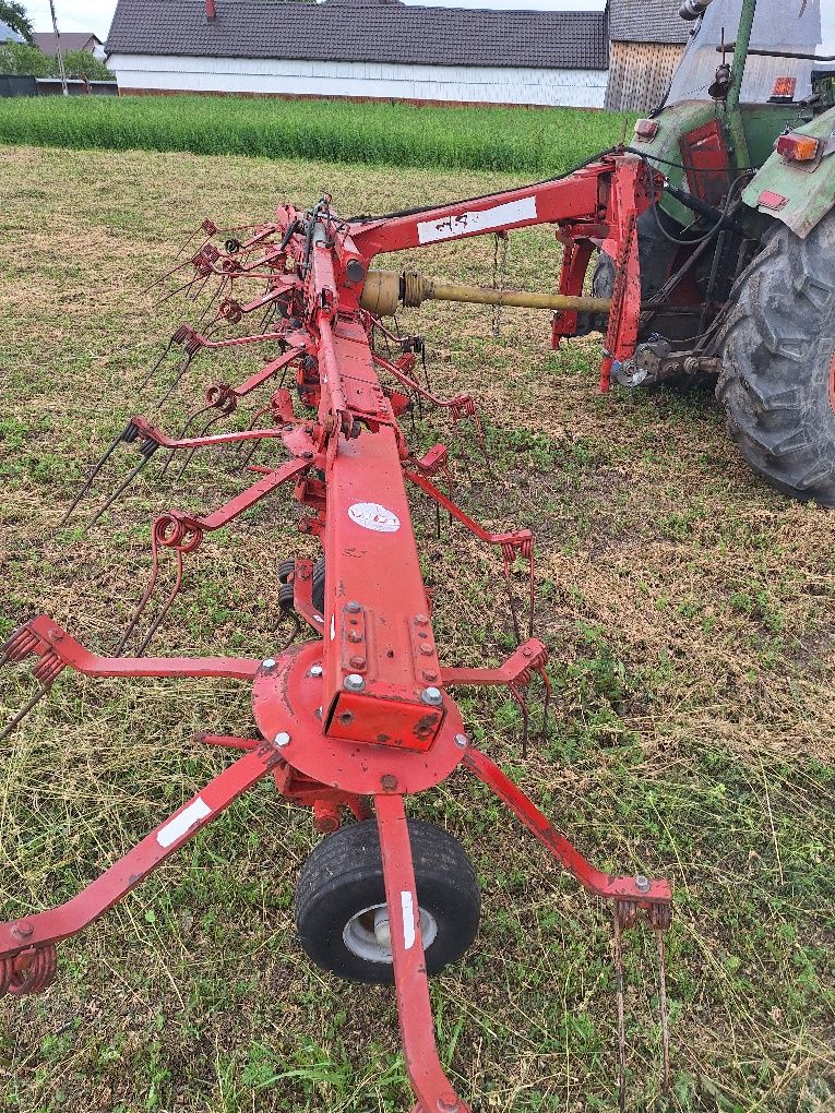 Grebla Greblatoare intors rasfirat imprastiat  Claas Volto 640 Fella