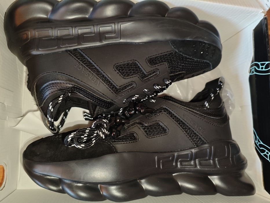 Versace chain Reaction black