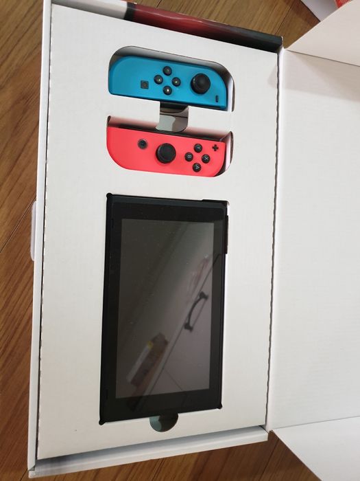 Nintendo switch + карта памяти + 3 игры