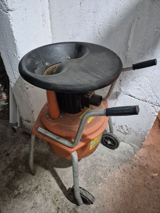 Tocatoare de crengi si resturi vegetale  Lescha