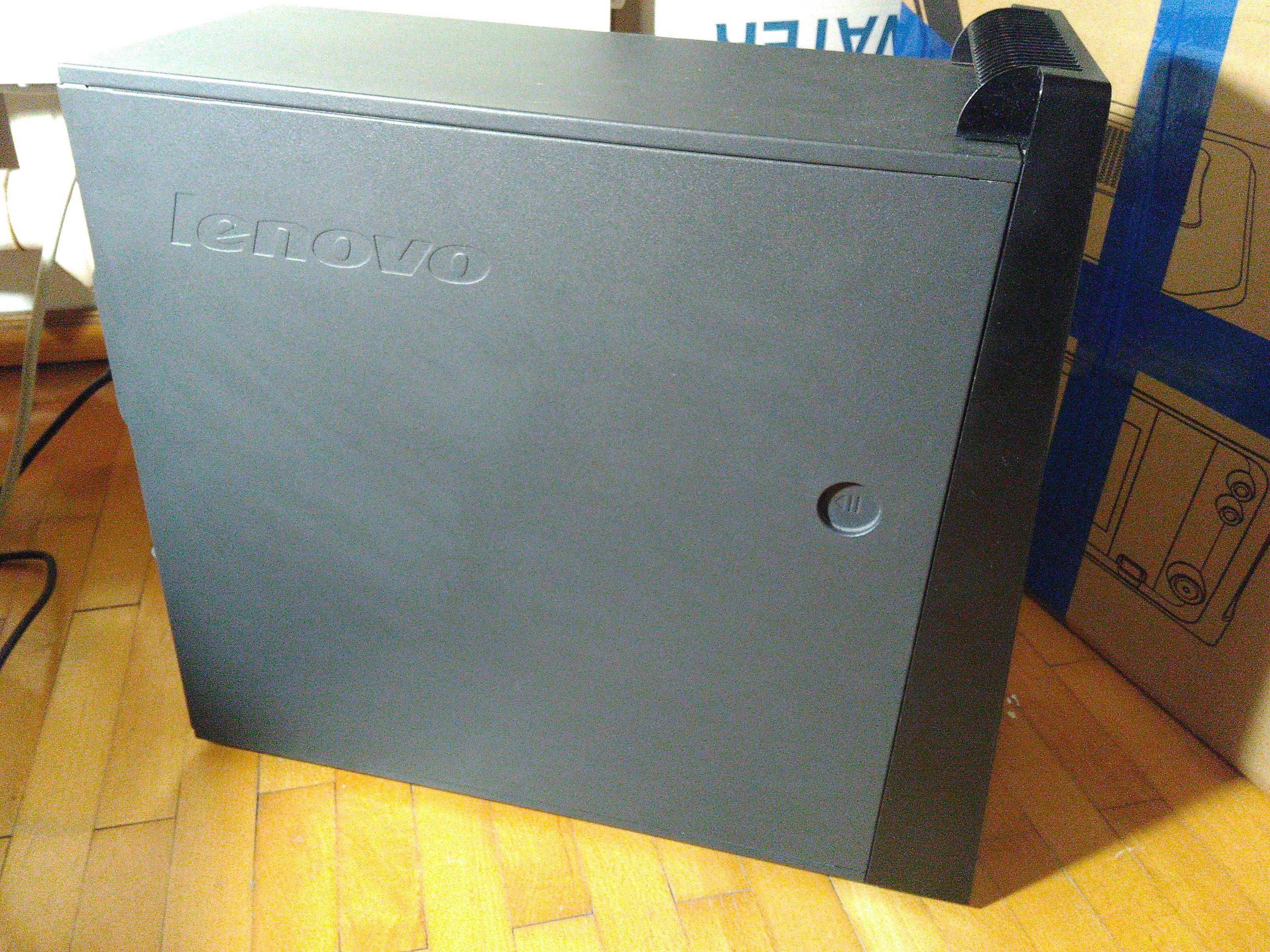 Овехтял компютър Lenovo ThinkCentre с монитор