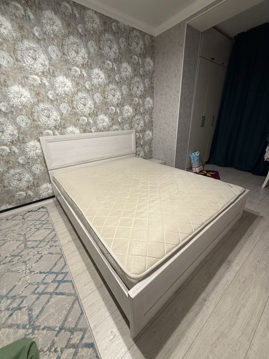 Кровать 160×180 + матрас + тумбочка