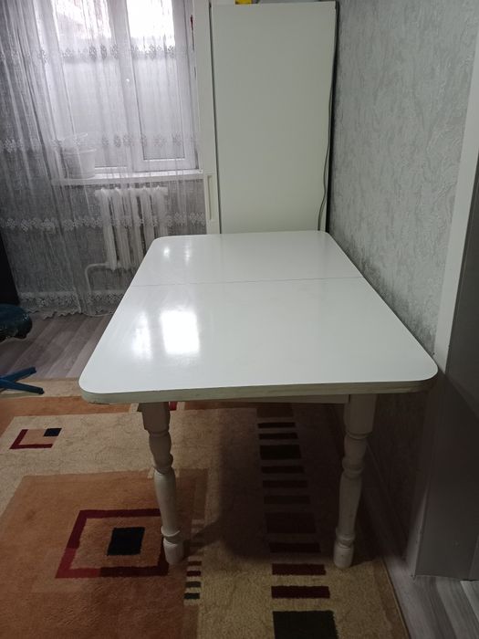 Стол кухонный  в хорошем состоянии