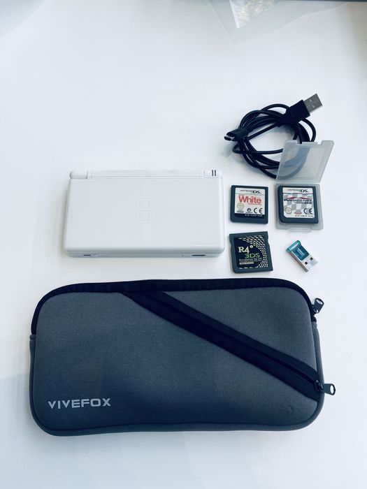 Consola Nintendo DS lite Alb, cu jocuri si accesorii