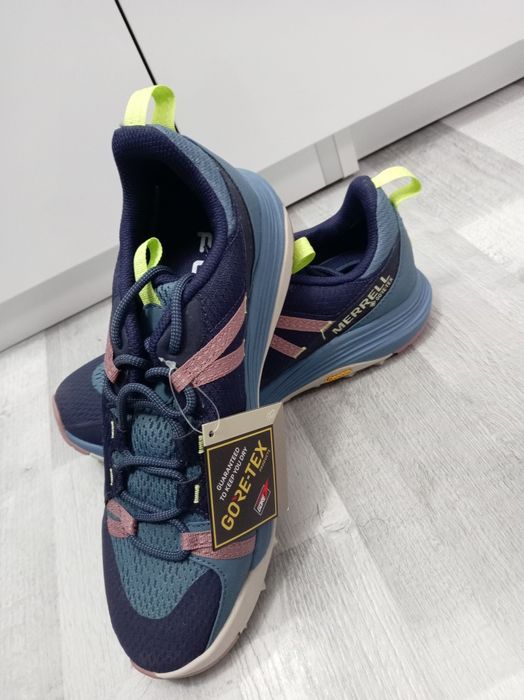 Adidași marca Merrell Gore-tex, mărime 41