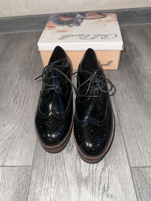 Дамски кожени обувки