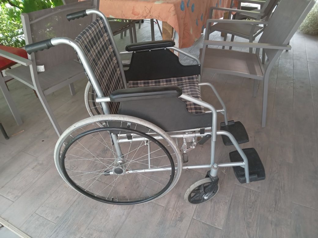 Cărucior invalizi pliabil