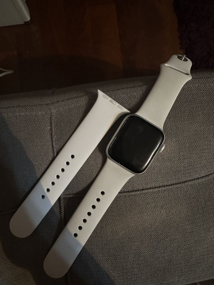 Apple watch 6 series белая 40 мм