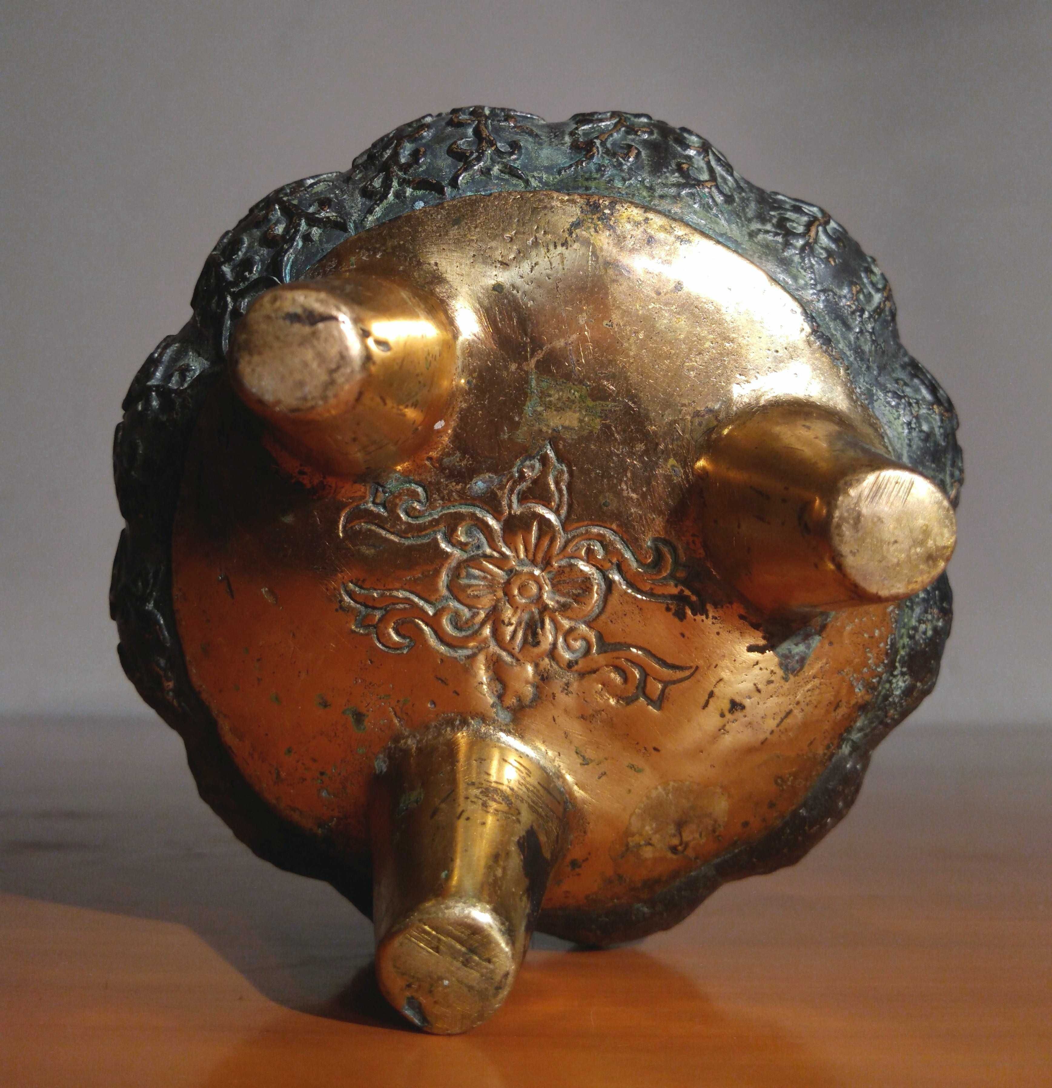 Vase asiatice Feng Shui gravate manual |bronz si alama| Vechi