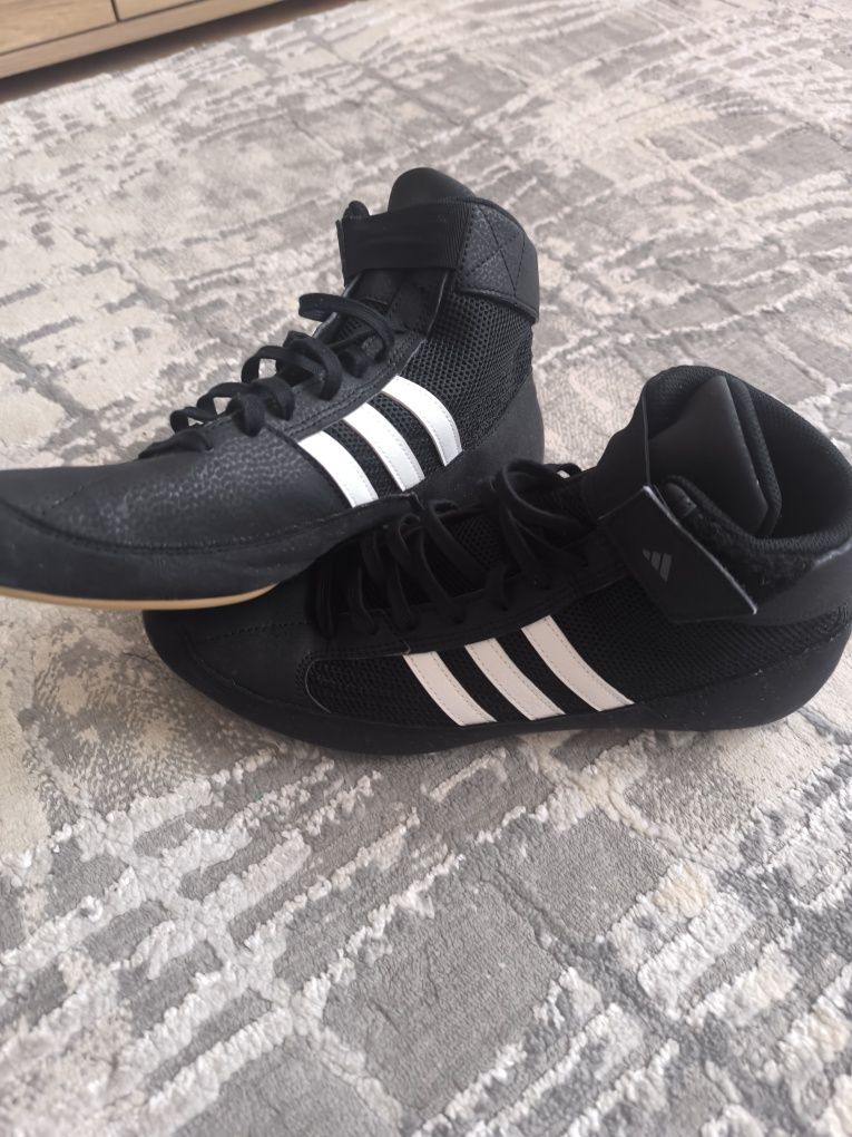 Борцовки Adidas.