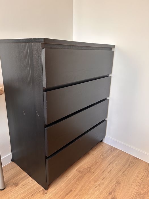 Спалня с матрак 180х200, голям гардероб с надстройка и скрин