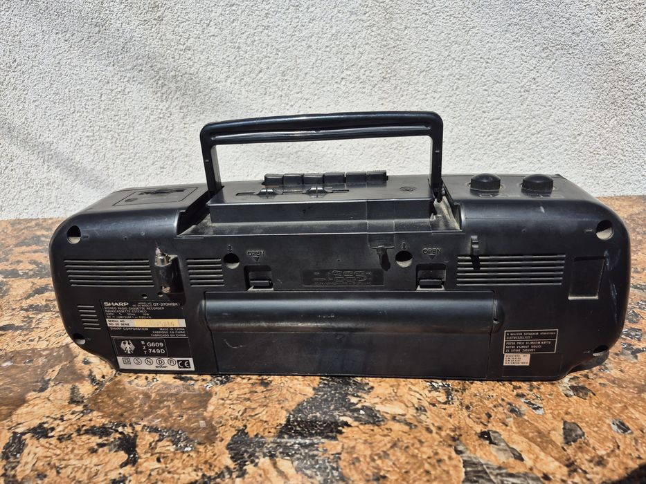 Radio Casetofon marca Sharp model QT-270H(BK)
