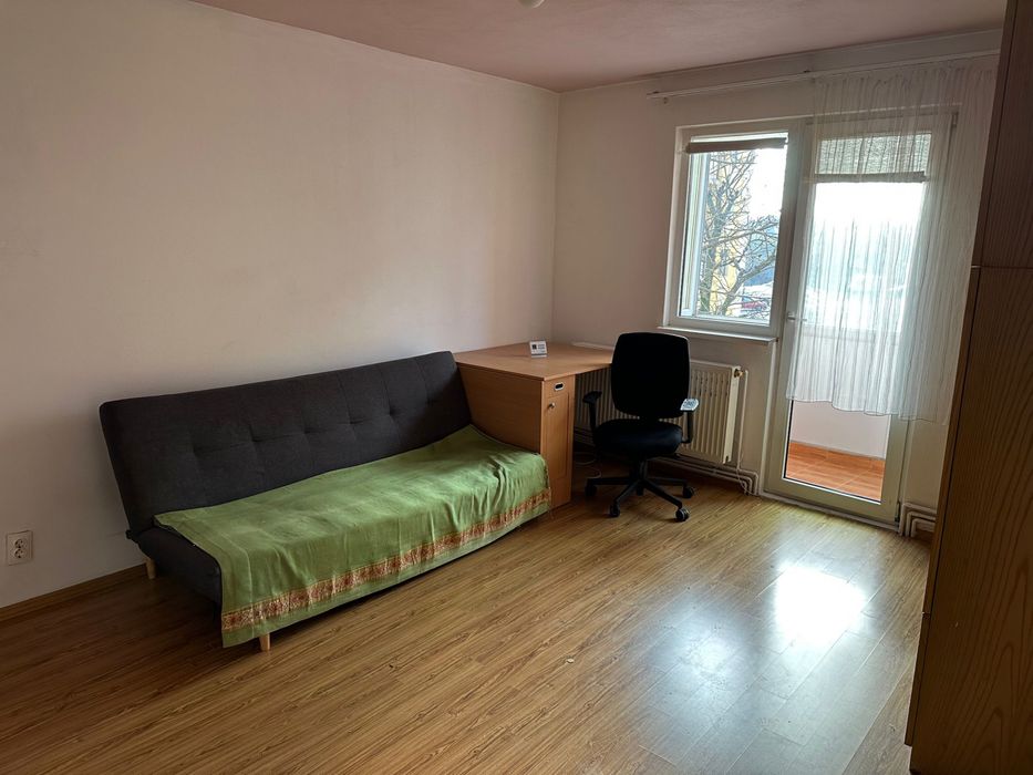 Inchiriez apartament decomandat 2 camere zona valea aurie
