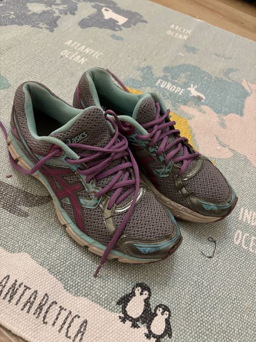 Крассовки Asics  26 см. Беговые б/у