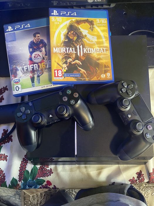 Пластейшен 4 в хорошем состоянии