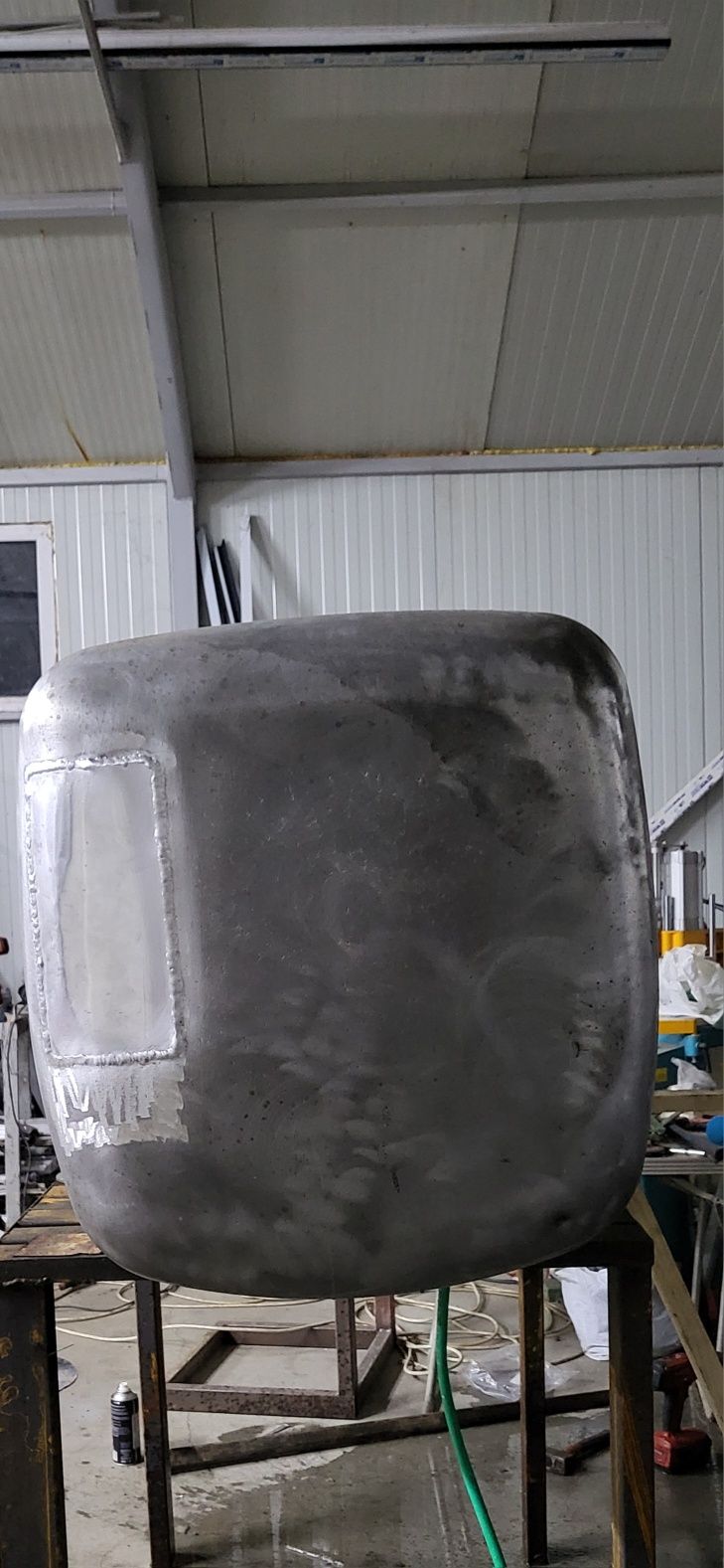 Confectii metalice