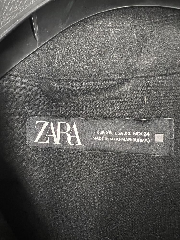Връхна дреха ZARA