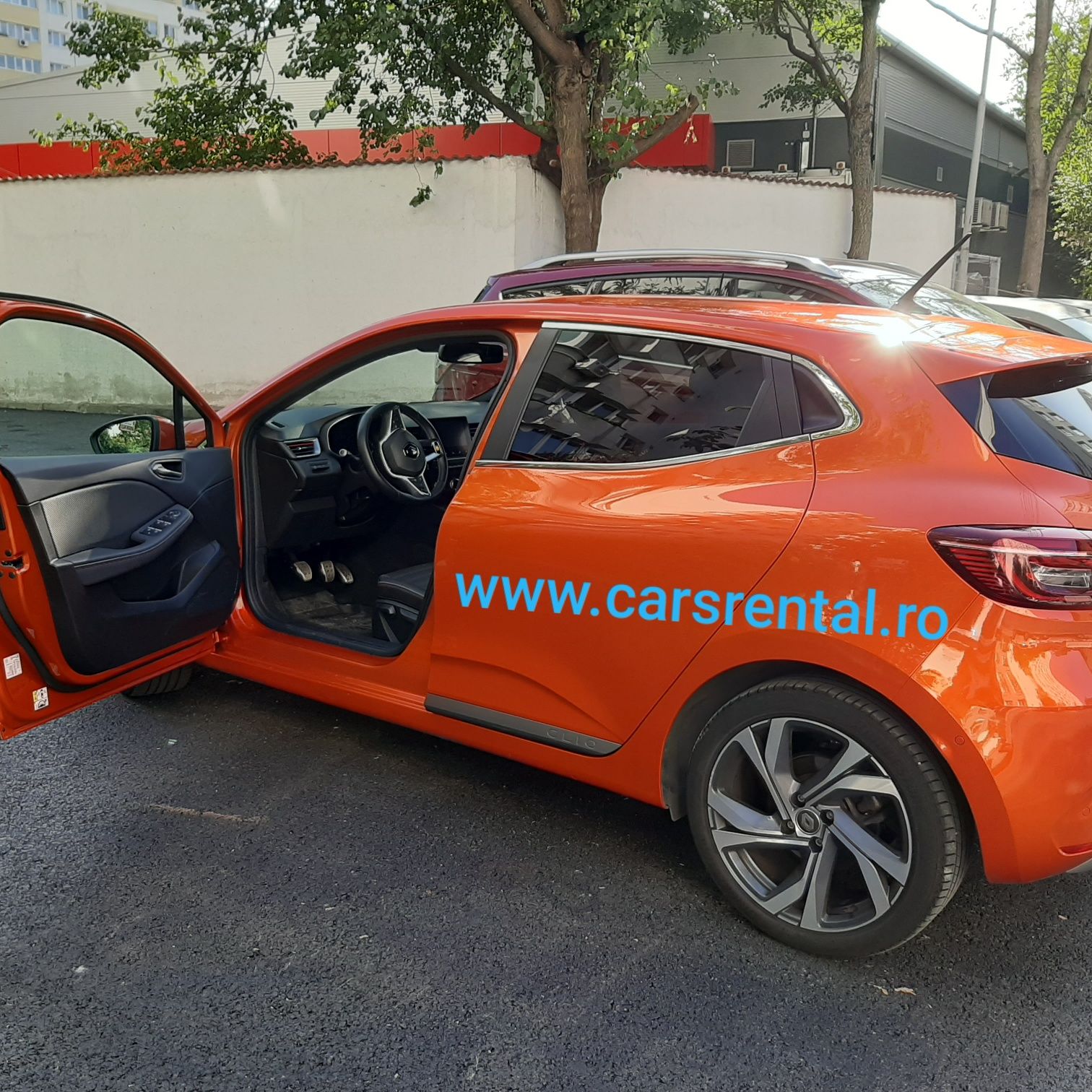 Inchiriere Dacia Duster Rent a car sector 3 și microbuze 8+1