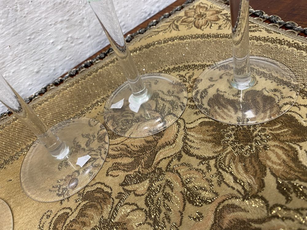 Италиански чаши за вино или шампанско от разтопено стъкло