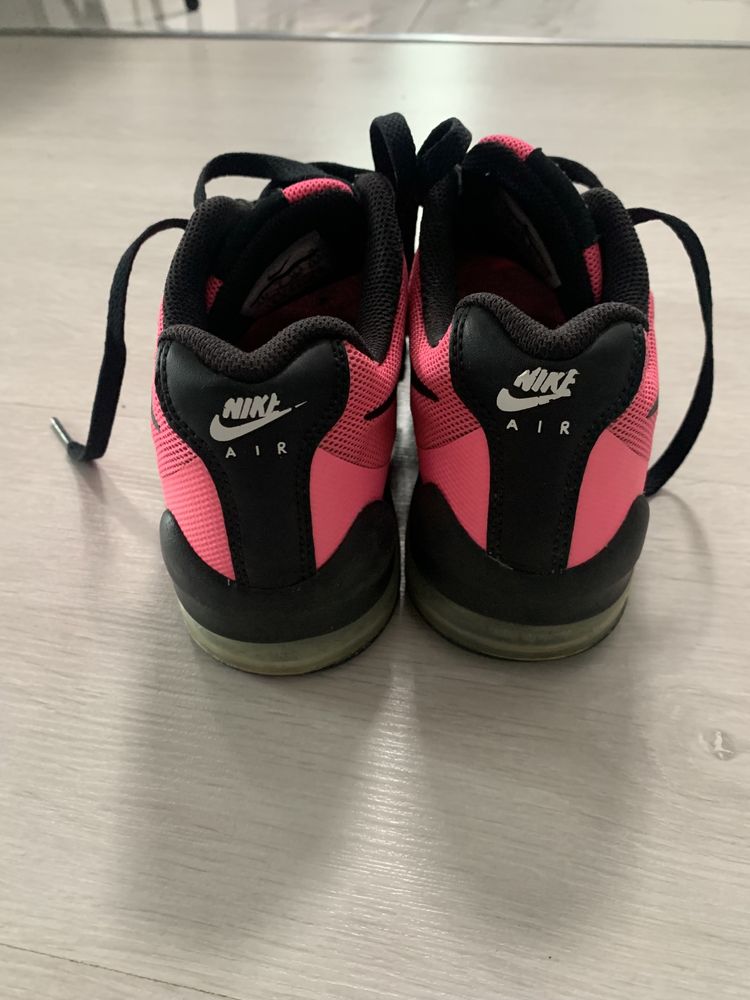Adidasi Nike roz neon mărime 35,5