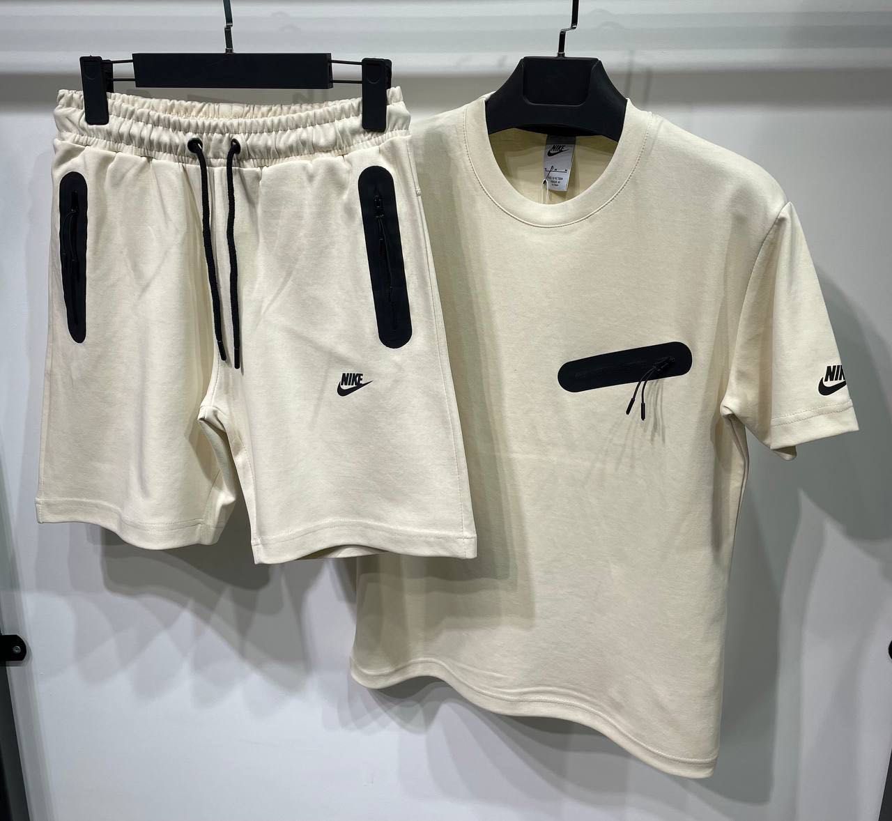 Compleu Nike Tech Produs 2024 l Compleu Pantaloni Tricou NOU