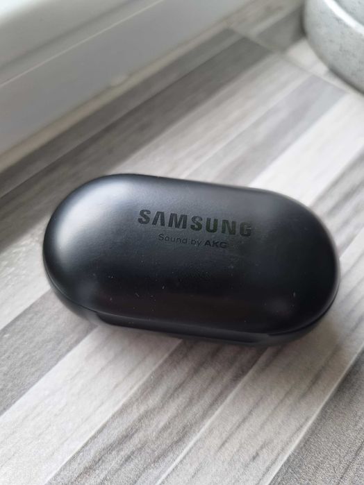 Слушалки Samsung Earbuds plus