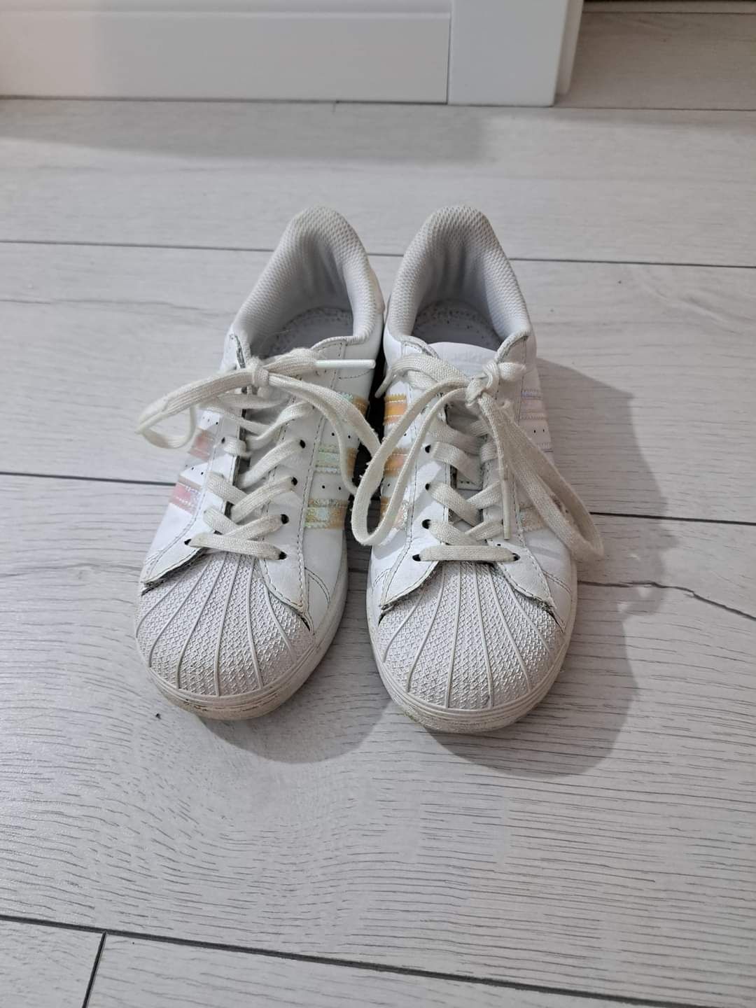 Adidasi adidas superstar marimea  34  cu 22 cm