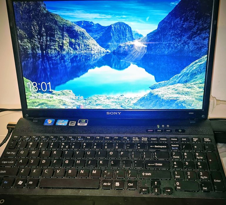 Sony VAIO, model VPCEH1M1E, complet funcțional și gata de utilizare