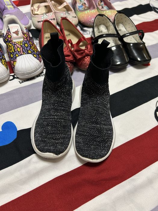 Incaltamite tip soseata marimea 27 pret 30 ron perechea