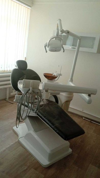 Кресла для Стоматологии, автоклав, рентген и другие оборудования.