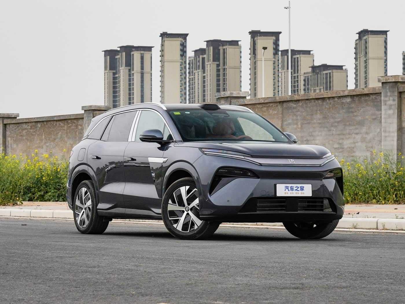 Tang L 2025 EV 670KM по условию CIP — 29 440 долларов.