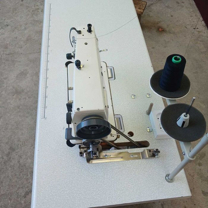 Швейная, зиг-заг машина. Год гарантии/Металл/Комплект.