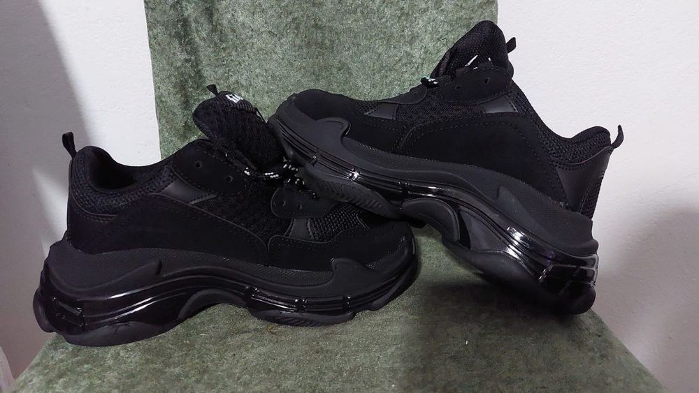 Adidași unisex model nou