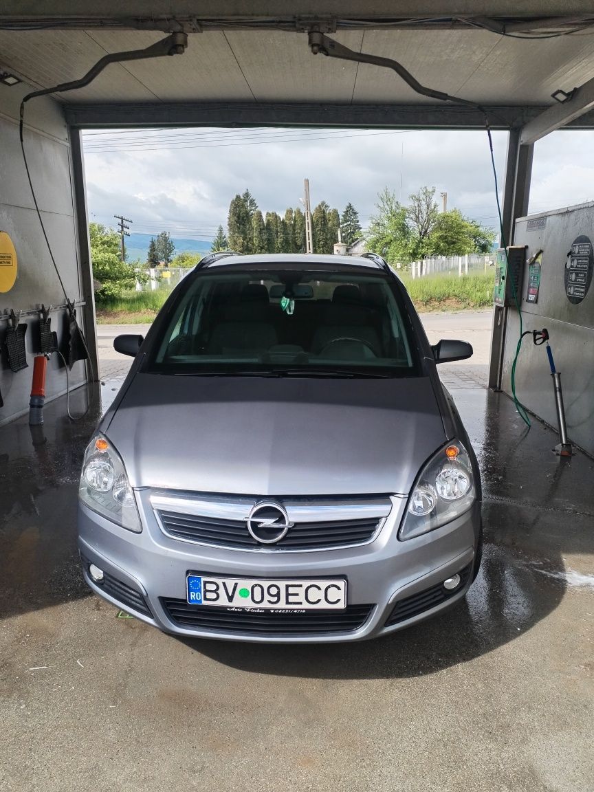 Vând sau schimb Opel Zafira