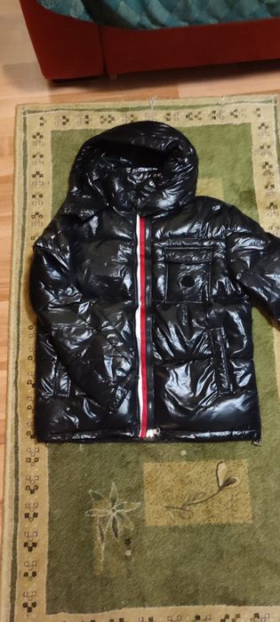 Geaca cu puf rata lucioasa iarna marimea M,L,XL noua model  gluga