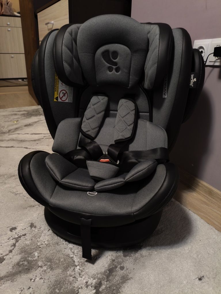 Стол за кола с isofix