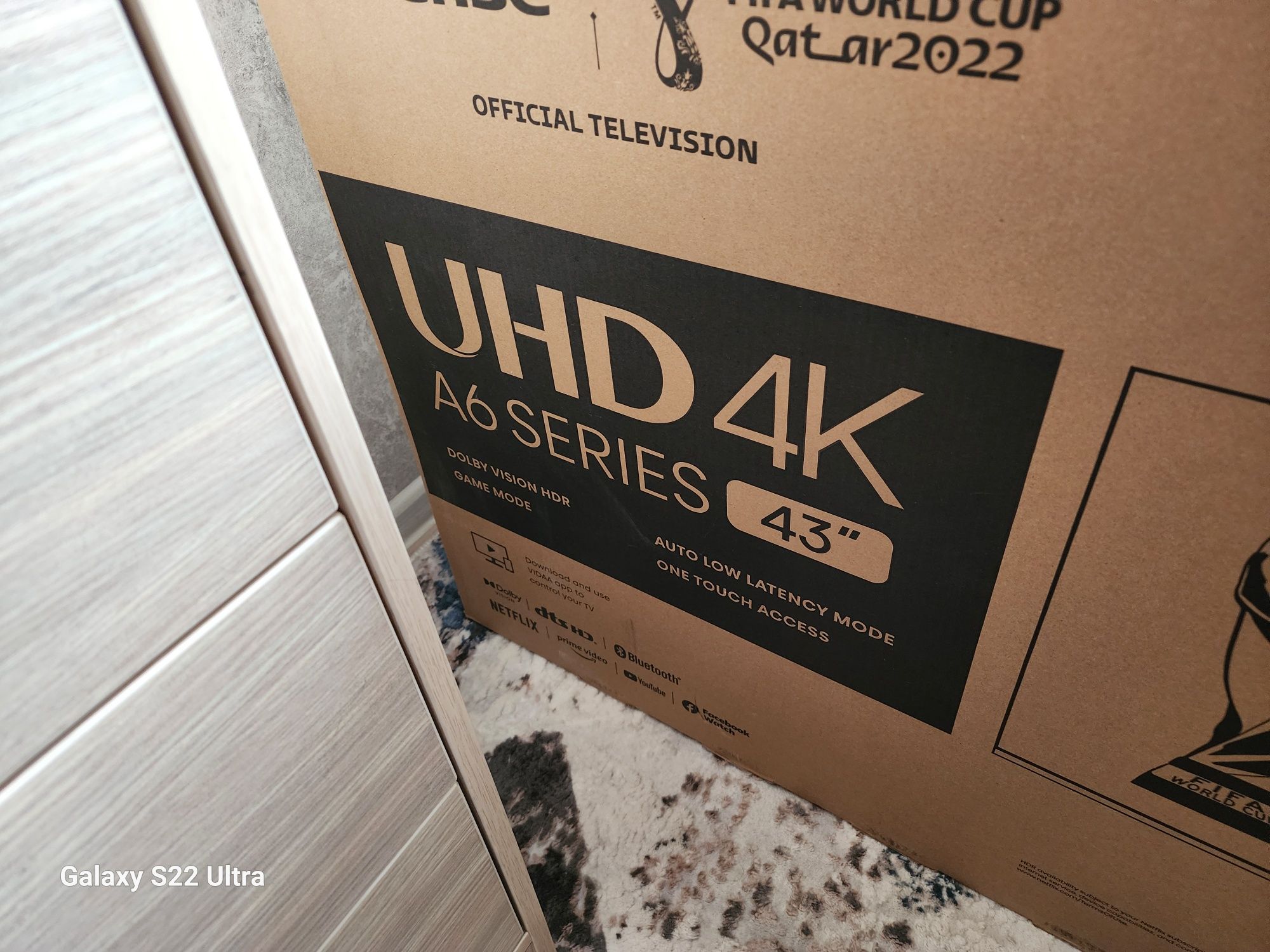 Продаётся как новый смарт телевизор Hisense 43" 4K полный комплект!