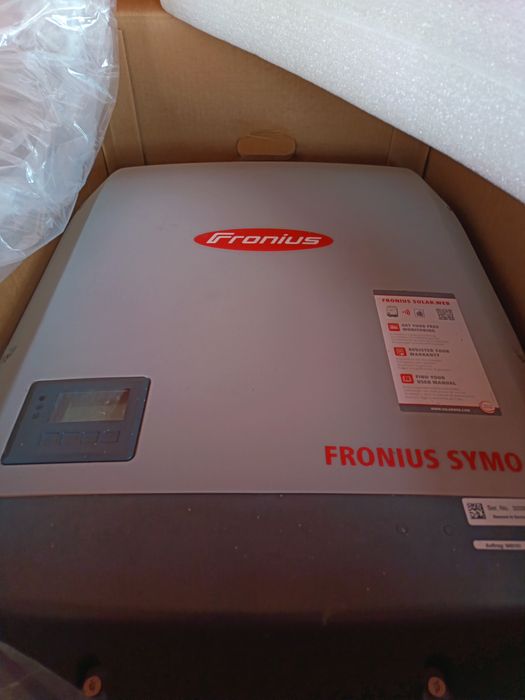 Vand invertor fronius  symo Trifa zic de 10 kW  folosit