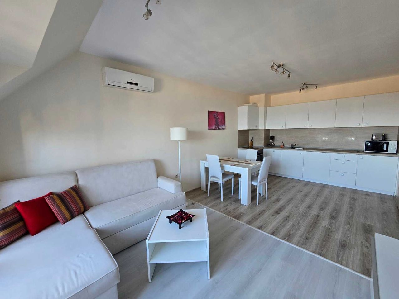 Продава се Двустаен апартамент в Варна, Аспарухово - 90 кв.м за 1556 €/кв.м - Снимка #5