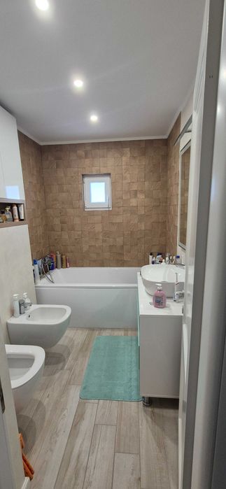 Vand apartament str. Constitutiei,  zona Policlinica 2