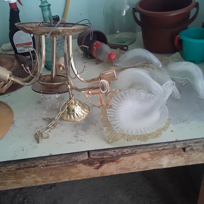 Lustara sotiladi