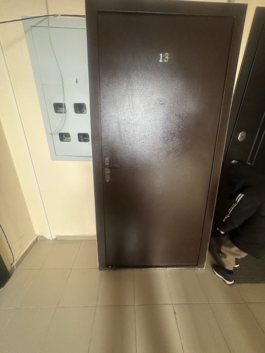 Продам наружную дверь 10000 тг