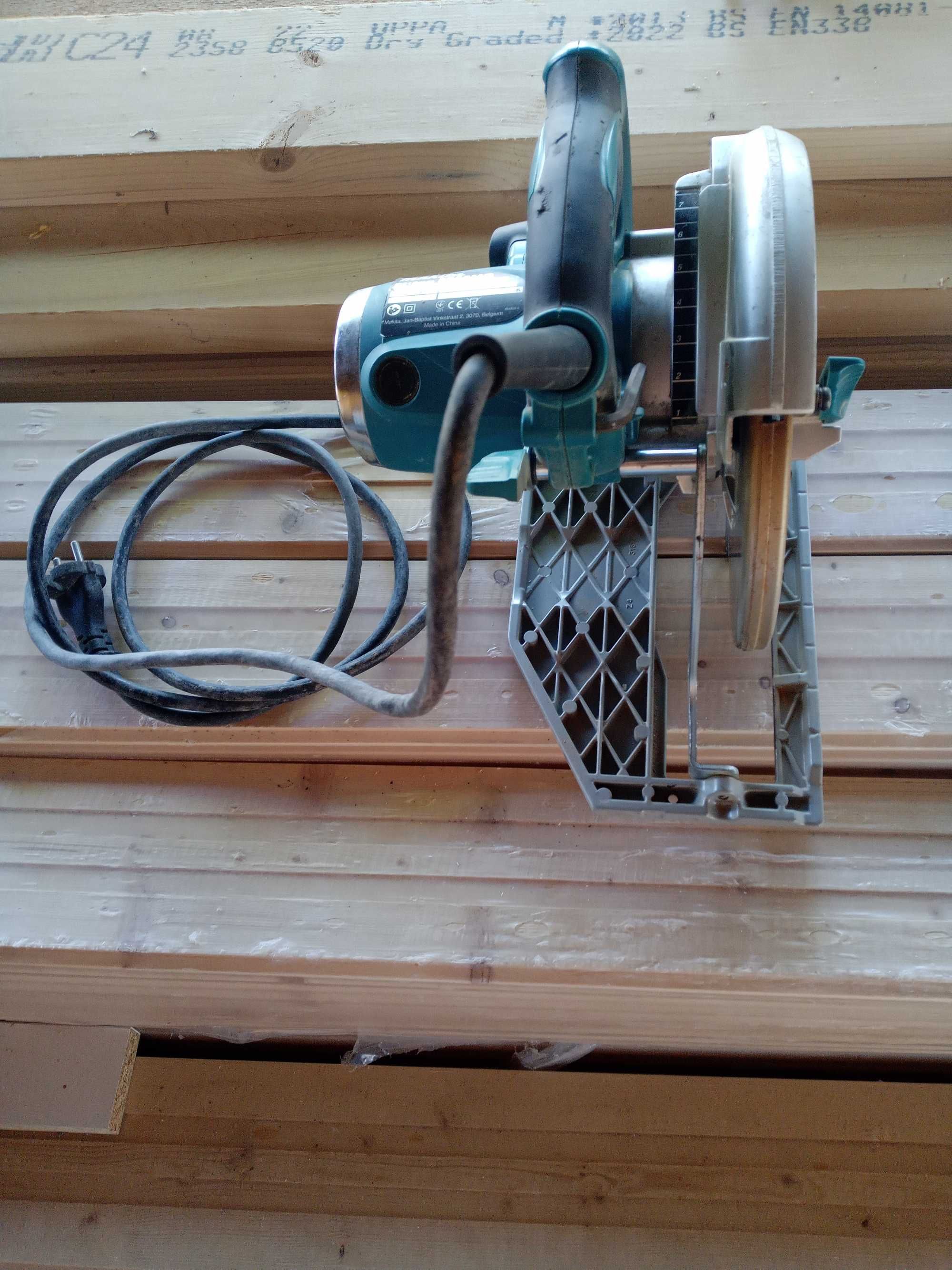 Електрически ръчен циркуляр Makita 5008MG, 1800 W, Ø 210 мм
