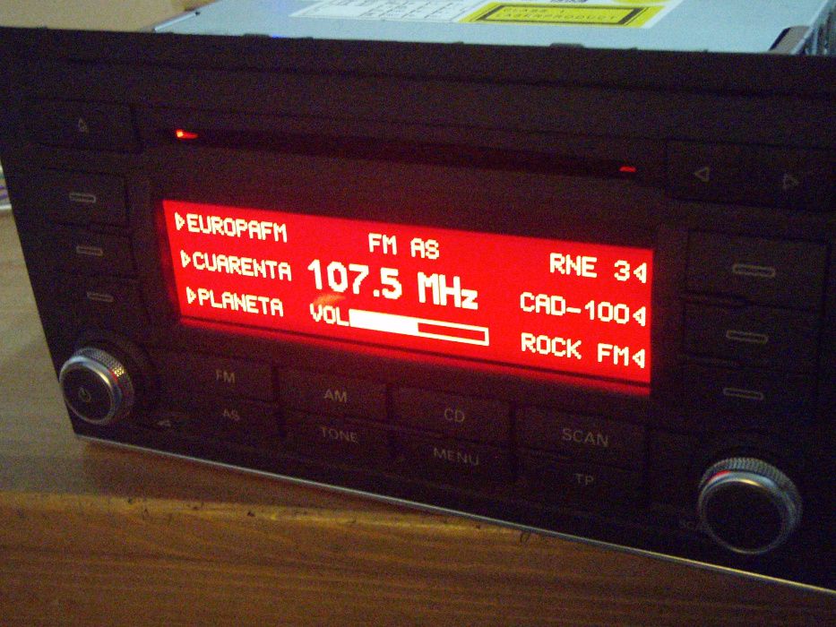 Radio CD MP3 Seat 411 Concert 2+ EU BVX, detin codul pentru deblocare