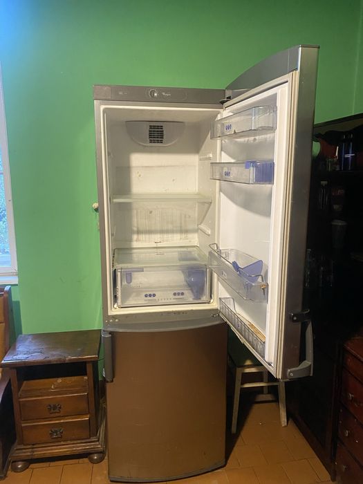 Combina frigorifica Whirlpool, clasa A+ cu capacitate totala 327 L