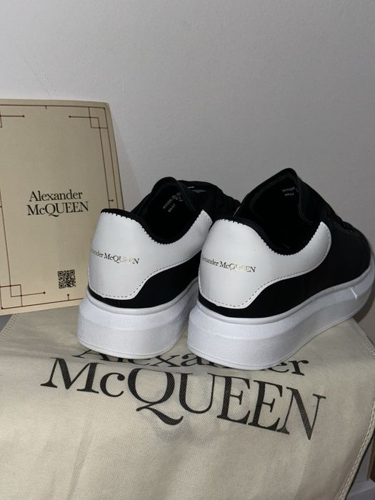 Alexander McQueen Alb Negru